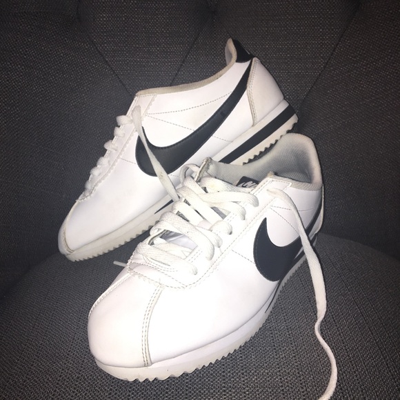 Nike Shoes - Nike Cortez size 7.5